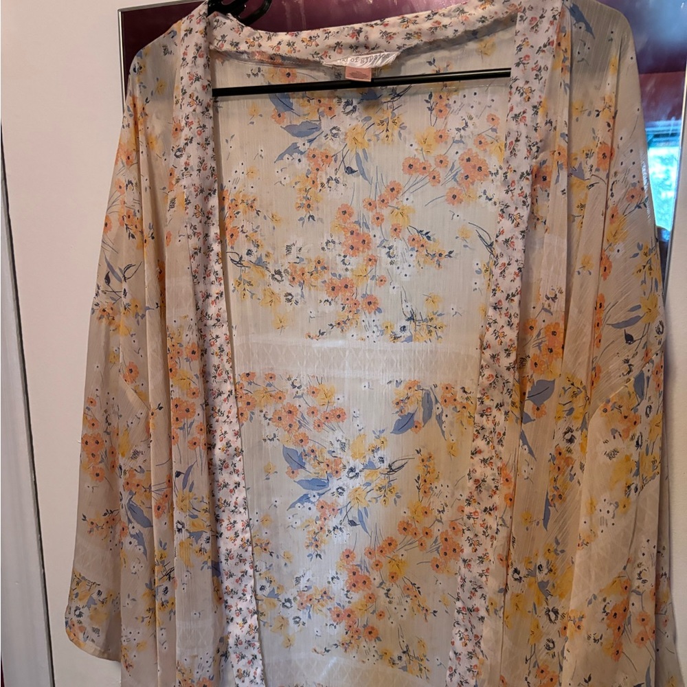 Lightweight Floral Kimono Top in Cream and Yellow